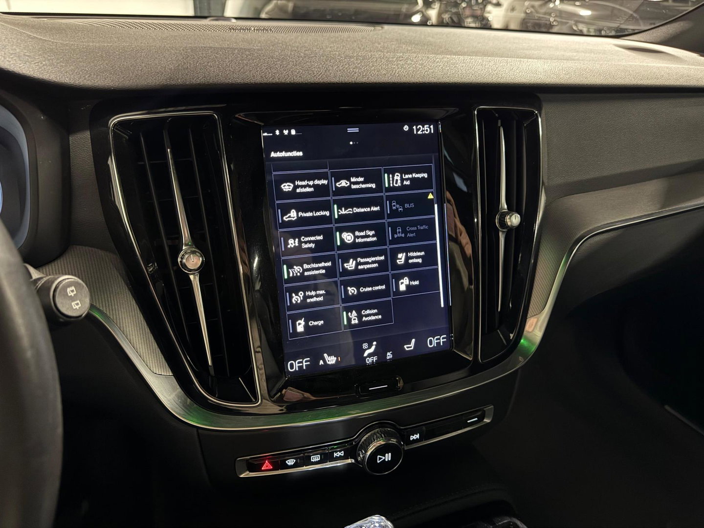 Volvo V60 2.0 T8 Twin Engine AWD Inscription PANO KEYLESS