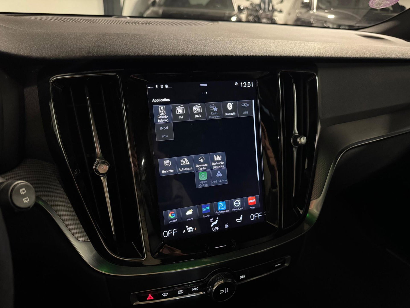 Volvo V60 2.0 T8 Twin Engine AWD Inscription PANO KEYLESS