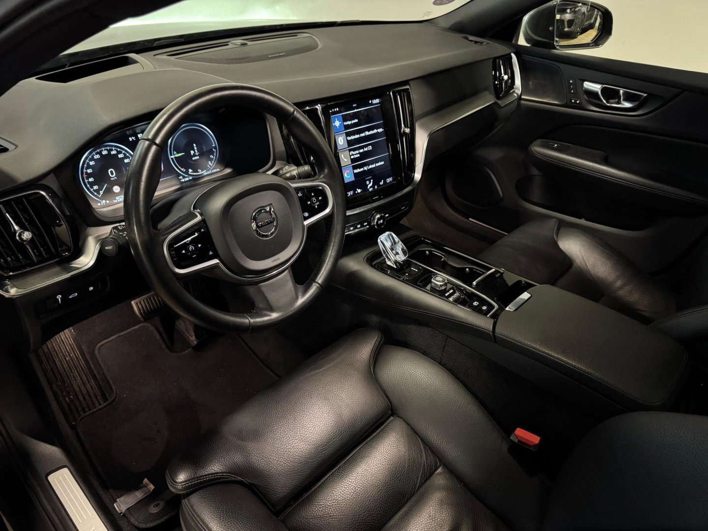 Volvo V60 2.0 T8 Twin Engine AWD Inscription PANO KEYLESS