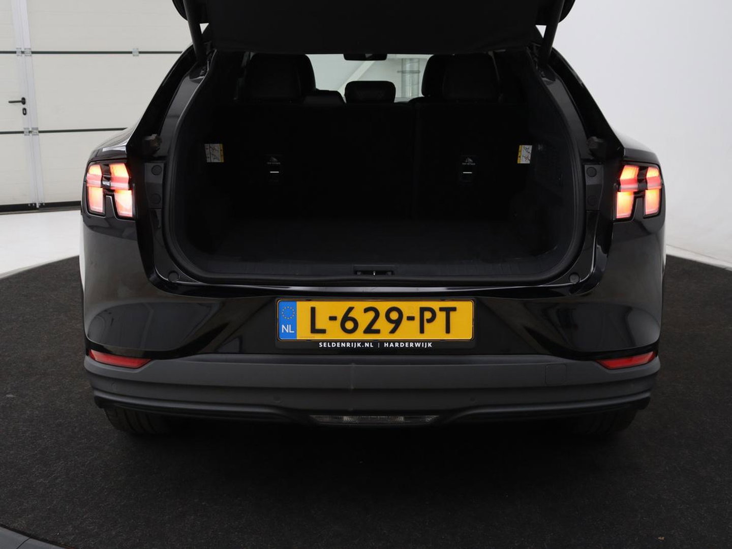 Ford Mustang Mach-E Extended RWD 98 kWh | SOH 92% | Panoramadak | Leder | 360 Camera | Stoelverwarming | B&O Sound | Adaptive cruise | Park Assist | Keyless