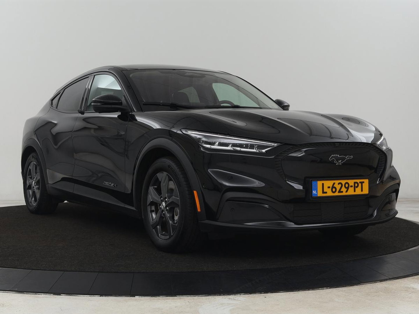 Ford Mustang Mach-E Extended RWD 98 kWh | SOH 92% | Panoramadak | Leder | 360 Camera | Stoelverwarming | B&O Sound | Adaptive cruise | Park Assist | Keyless