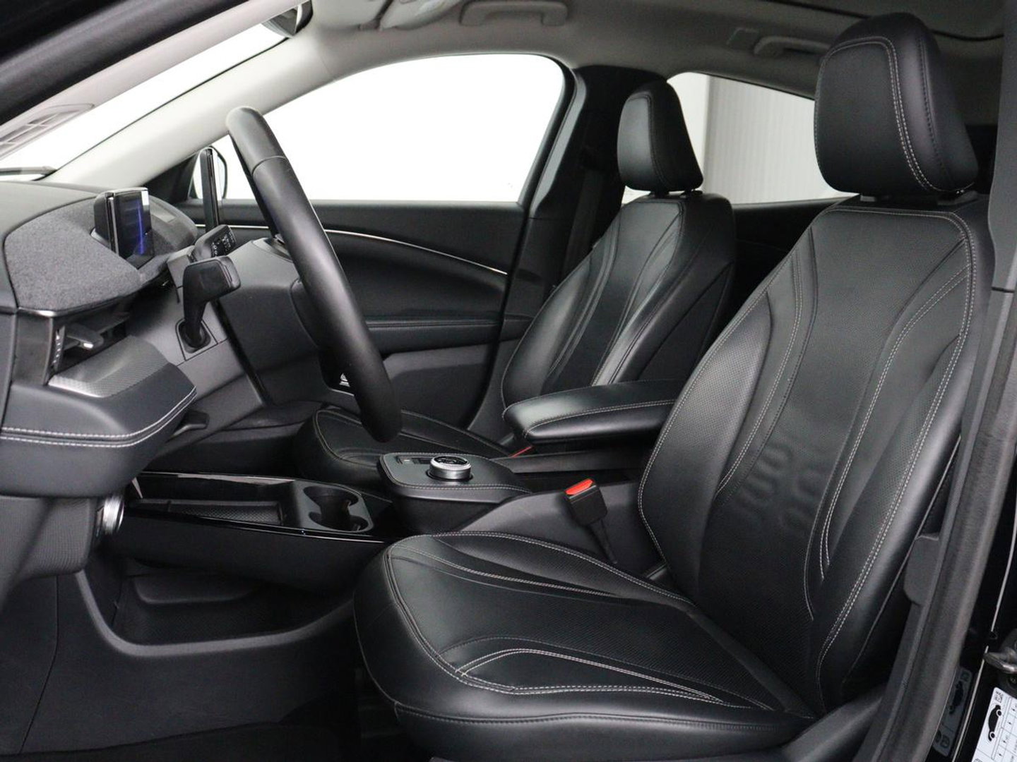 Ford Mustang Mach-E Extended RWD 98 kWh | SOH 92% | Panoramadak | Leder | 360 Camera | Stoelverwarming | B&O Sound | Adaptive cruise | Park Assist | Keyless