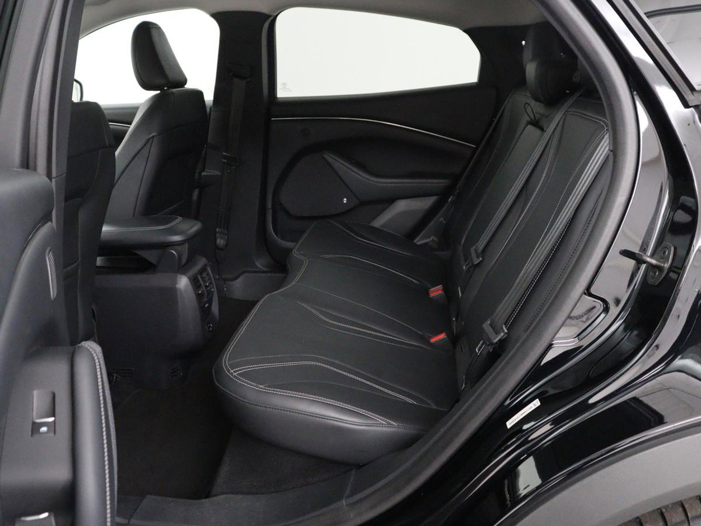 Ford Mustang Mach-E Extended RWD 98 kWh | SOH 92% | Panoramadak | Leder | 360 Camera | Stoelverwarming | B&O Sound | Adaptive cruise | Park Assist | Keyless