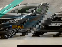 Peugeot 2008 - 1.2 PureTech Sport Automaat (APPLE CARPLAY, NAVIGATIE, PARKEERSENSOREN, SPORTSTOELEN, CRUISE, ARMSTEUN, NIEUWSTAAT)