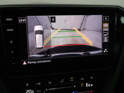 Volkswagen Passat 1.4 TSI PHEV GTE | Stoelverwarming | Virtual Cockpit | Camera | Adaptive cruise | Carplay | Massage | Matrix LED | Navigatie | Side Assist | Achterbankverwarming | Plug In