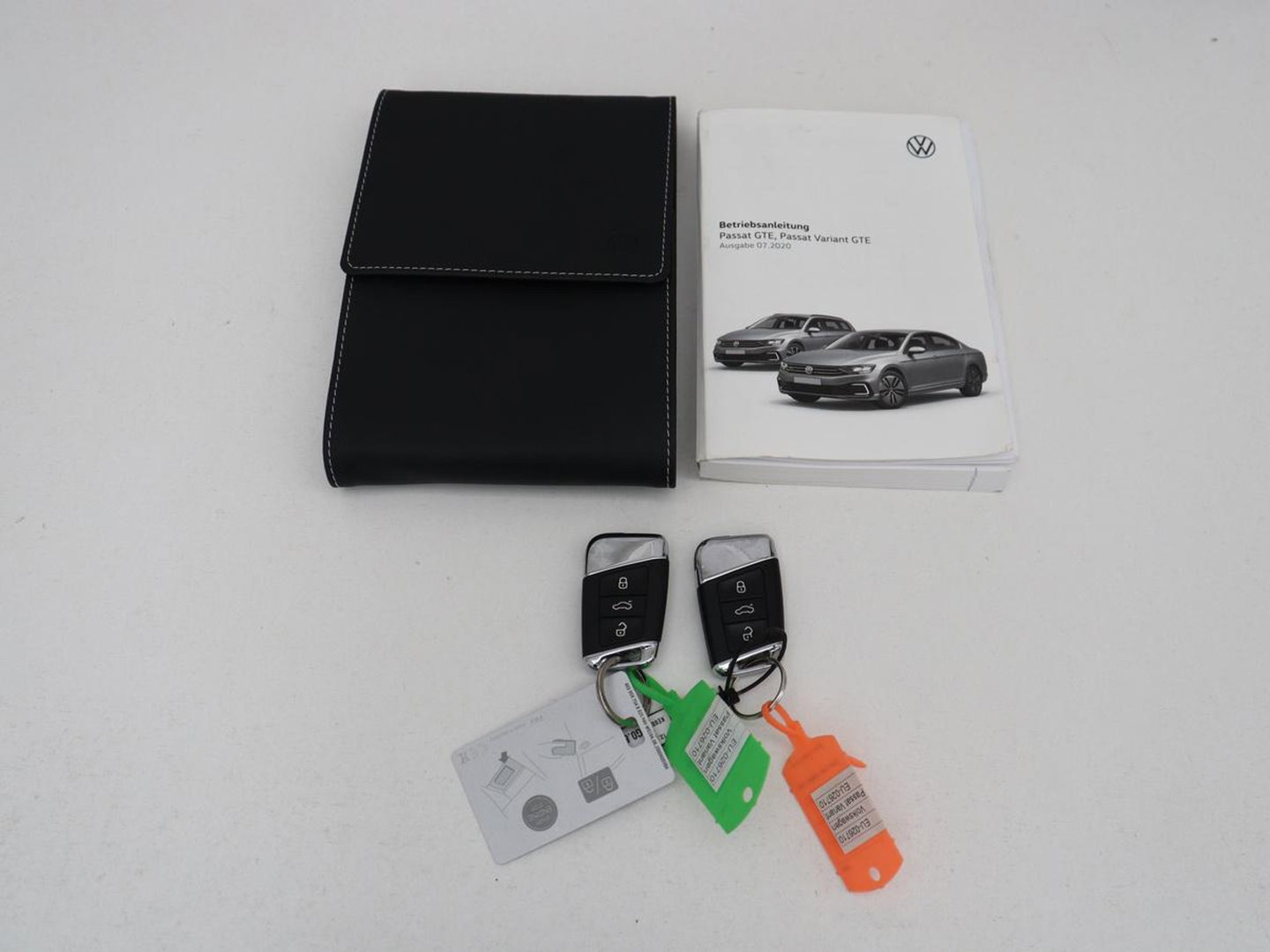 Volkswagen Passat 1.4 TSI PHEV GTE | Stoelverwarming | Virtual Cockpit | Camera | Adaptive cruise | Carplay | Massage | Matrix LED | Navigatie | Side Assist | Achterbankverwarming | Plug In