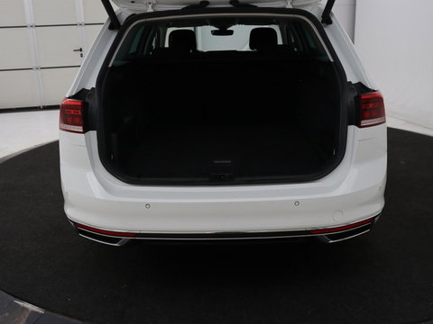 Volkswagen Passat 1.4 TSI PHEV GTE | Stoelverwarming | Virtual Cockpit | Camera | Adaptive cruise | Carplay | Massage | Matrix LED | Navigatie | Side Assist | Achterbankverwarming | Plug In