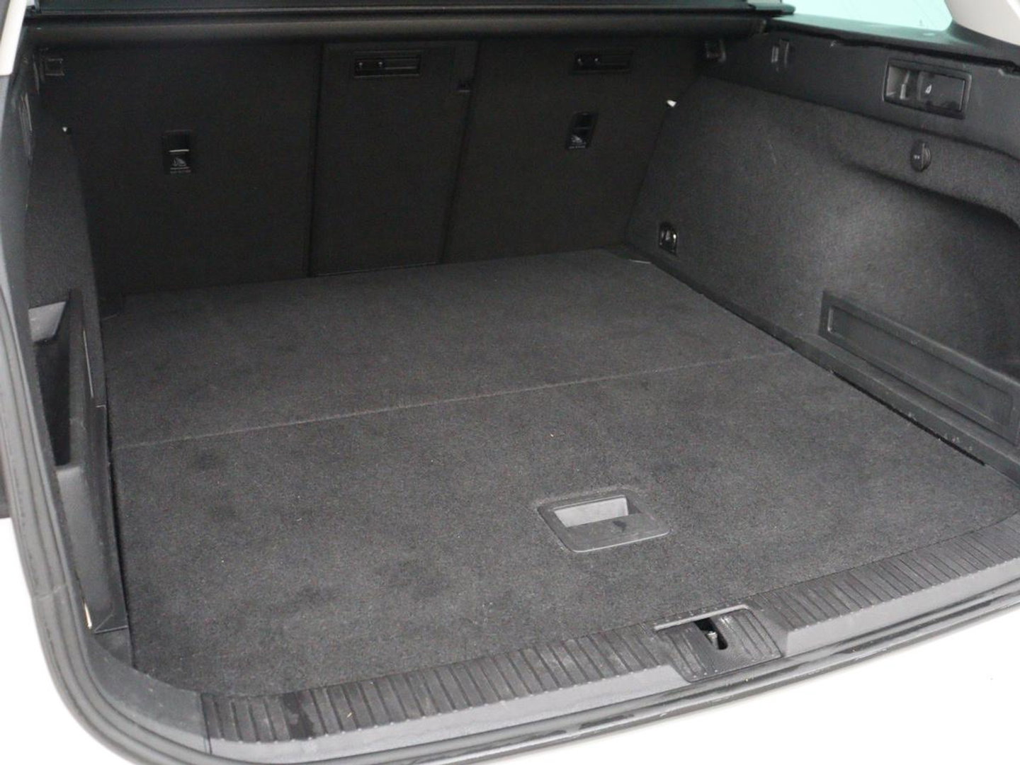 Volkswagen Passat 1.4 TSI PHEV GTE | Stoelverwarming | Virtual Cockpit | Camera | Adaptive cruise | Carplay | Massage | Matrix LED | Navigatie | Side Assist | Achterbankverwarming | Plug In