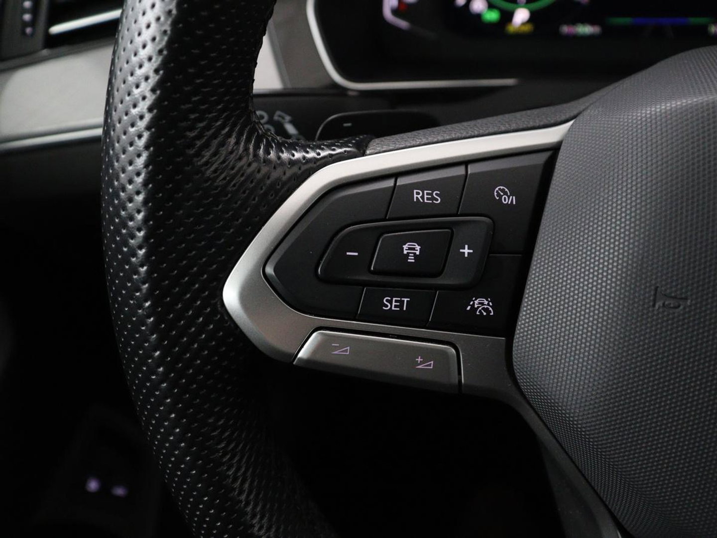 Volkswagen Passat 1.4 TSI PHEV GTE | Stoelverwarming | Virtual Cockpit | Camera | Adaptive cruise | Carplay | Massage | Matrix LED | Navigatie | Side Assist | Achterbankverwarming | Plug In