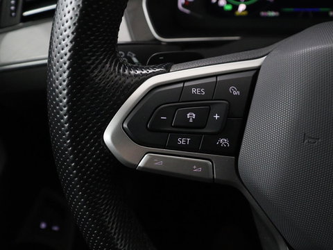 Volkswagen Passat 1.4 TSI PHEV GTE | Stoelverwarming | Virtual Cockpit | Camera | Adaptive cruise | Carplay | Massage | Matrix LED | Navigatie | Side Assist | Achterbankverwarming | Plug In