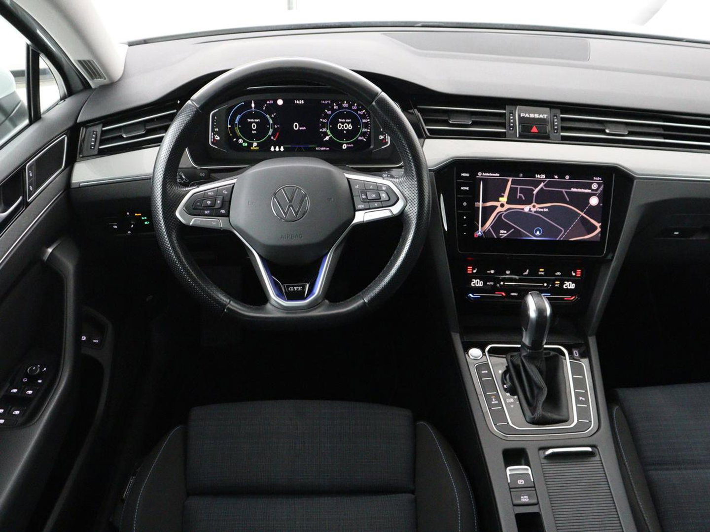 Volkswagen Passat 1.4 TSI PHEV GTE | Stoelverwarming | Virtual Cockpit | Camera | Adaptive cruise | Carplay | Massage | Matrix LED | Navigatie | Side Assist | Achterbankverwarming | Plug In