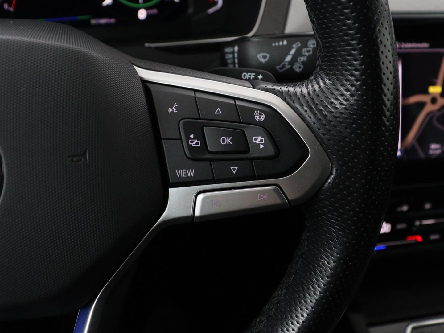 Volkswagen Passat 1.4 TSI PHEV GTE | Stoelverwarming | Virtual Cockpit | Camera | Adaptive cruise | Carplay | Massage | Matrix LED | Navigatie | Side Assist | Achterbankverwarming | Plug In