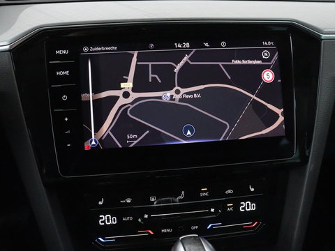 Volkswagen Passat 1.4 TSI PHEV GTE | Stoelverwarming | Virtual Cockpit | Camera | Adaptive cruise | Carplay | Massage | Matrix LED | Navigatie | Side Assist | Achterbankverwarming | Plug In