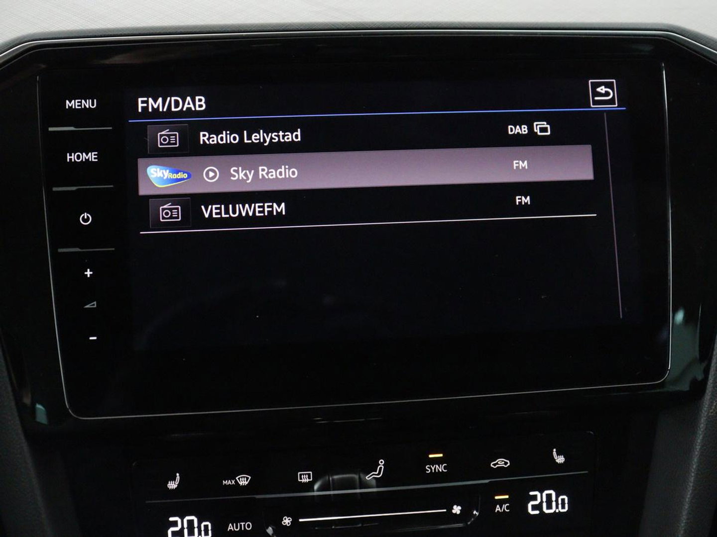 Volkswagen Passat 1.4 TSI PHEV GTE | Stoelverwarming | Virtual Cockpit | Camera | Adaptive cruise | Carplay | Massage | Matrix LED | Navigatie | Side Assist | Achterbankverwarming | Plug In