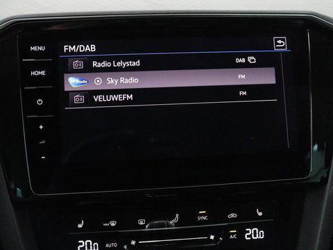 Volkswagen Passat 1.4 TSI PHEV GTE | Stoelverwarming | Virtual Cockpit | Camera | Adaptive cruise | Carplay | Massage | Matrix LED | Navigatie | Side Assist | Achterbankverwarming | Plug In