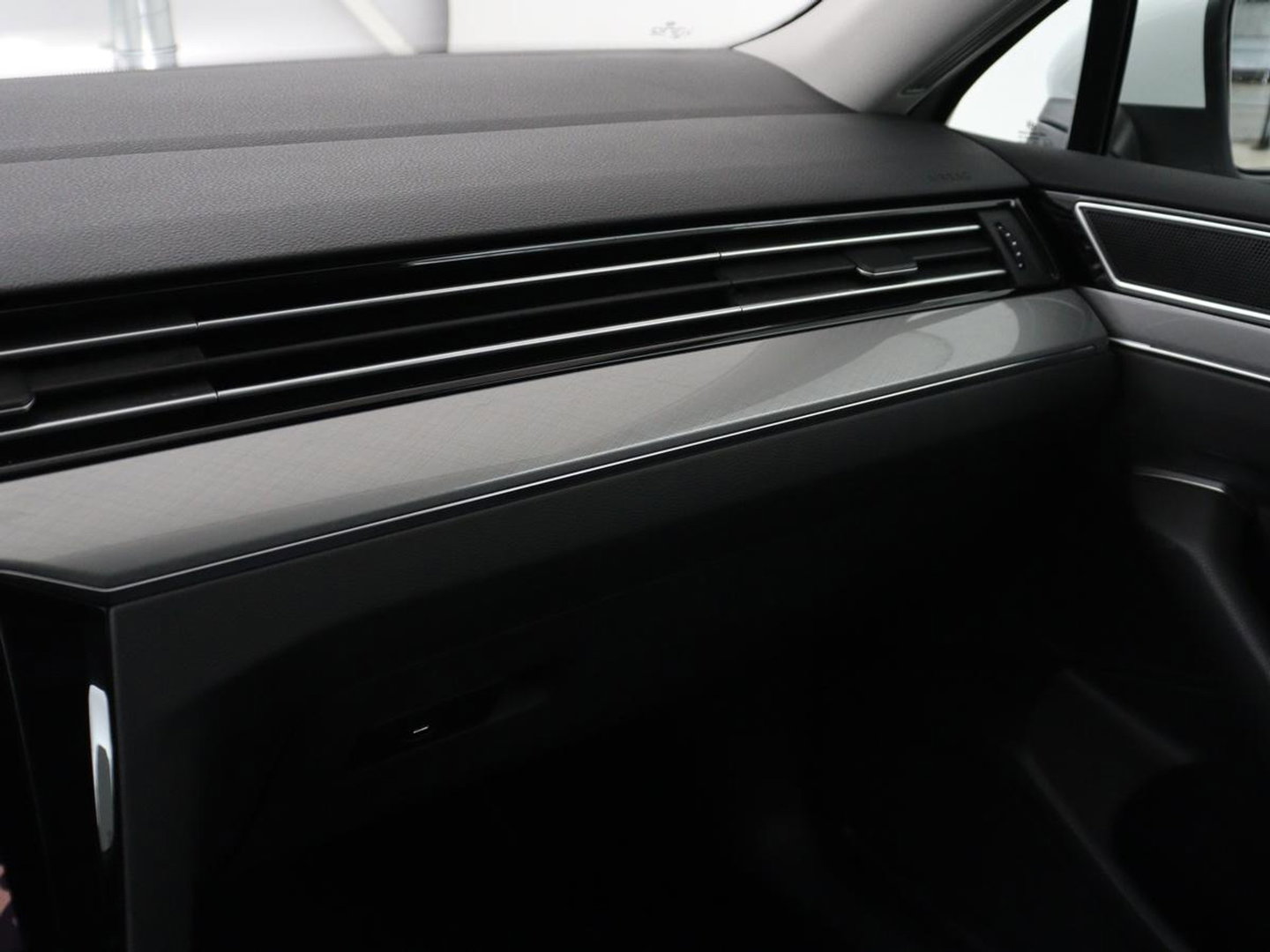 Volkswagen Passat 1.4 TSI PHEV GTE | Stoelverwarming | Virtual Cockpit | Camera | Adaptive cruise | Carplay | Massage | Matrix LED | Navigatie | Side Assist | Achterbankverwarming | Plug In