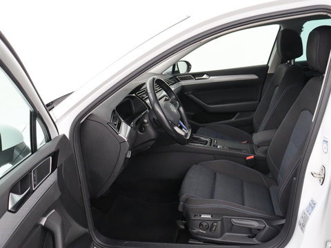 Volkswagen Passat 1.4 TSI PHEV GTE | Stoelverwarming | Virtual Cockpit | Camera | Adaptive cruise | Carplay | Massage | Matrix LED | Navigatie | Side Assist | Achterbankverwarming | Plug In