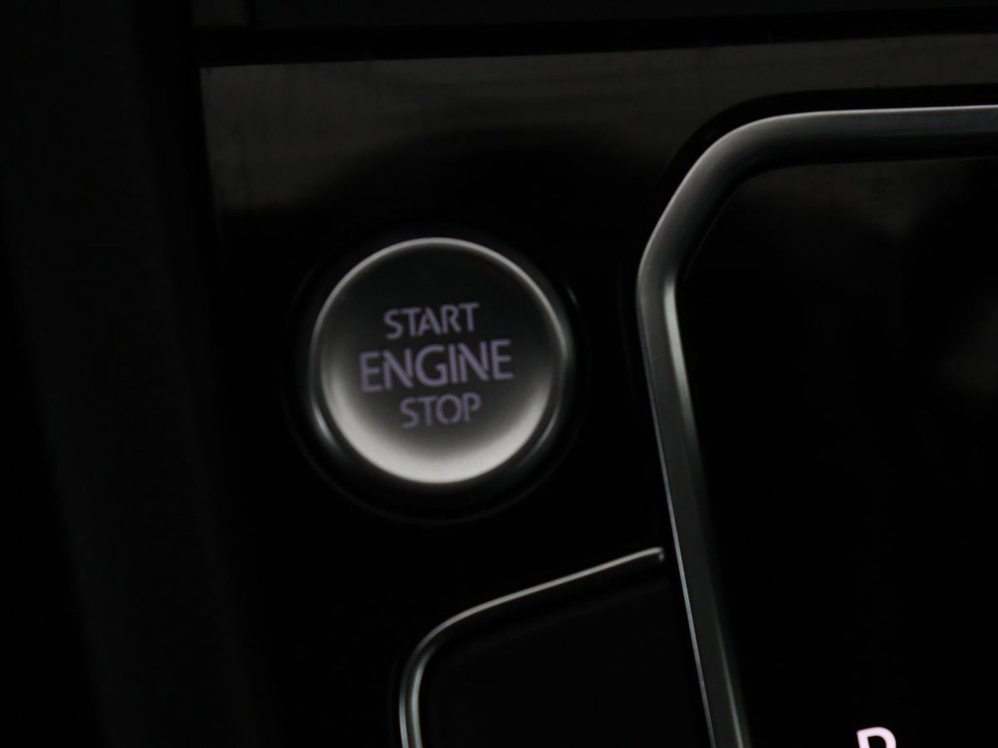 Volkswagen Passat 1.4 TSI PHEV GTE | Stoelverwarming | Virtual Cockpit | Camera | Adaptive cruise | Carplay | Massage | Matrix LED | Navigatie | Side Assist | Achterbankverwarming | Plug In