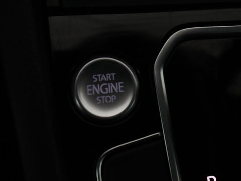 Volkswagen Passat 1.4 TSI PHEV GTE | Stoelverwarming | Virtual Cockpit | Camera | Adaptive cruise | Carplay | Massage | Matrix LED | Navigatie | Side Assist | Achterbankverwarming | Plug In