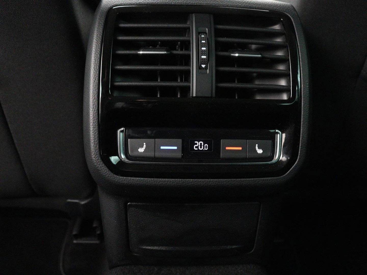 Volkswagen Passat 1.4 TSI PHEV GTE | Stoelverwarming | Virtual Cockpit | Camera | Adaptive cruise | Carplay | Massage | Matrix LED | Navigatie | Side Assist | Achterbankverwarming | Plug In