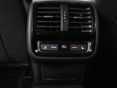 Volkswagen Passat 1.4 TSI PHEV GTE | Stoelverwarming | Virtual Cockpit | Camera | Adaptive cruise | Carplay | Massage | Matrix LED | Navigatie | Side Assist | Achterbankverwarming | Plug In