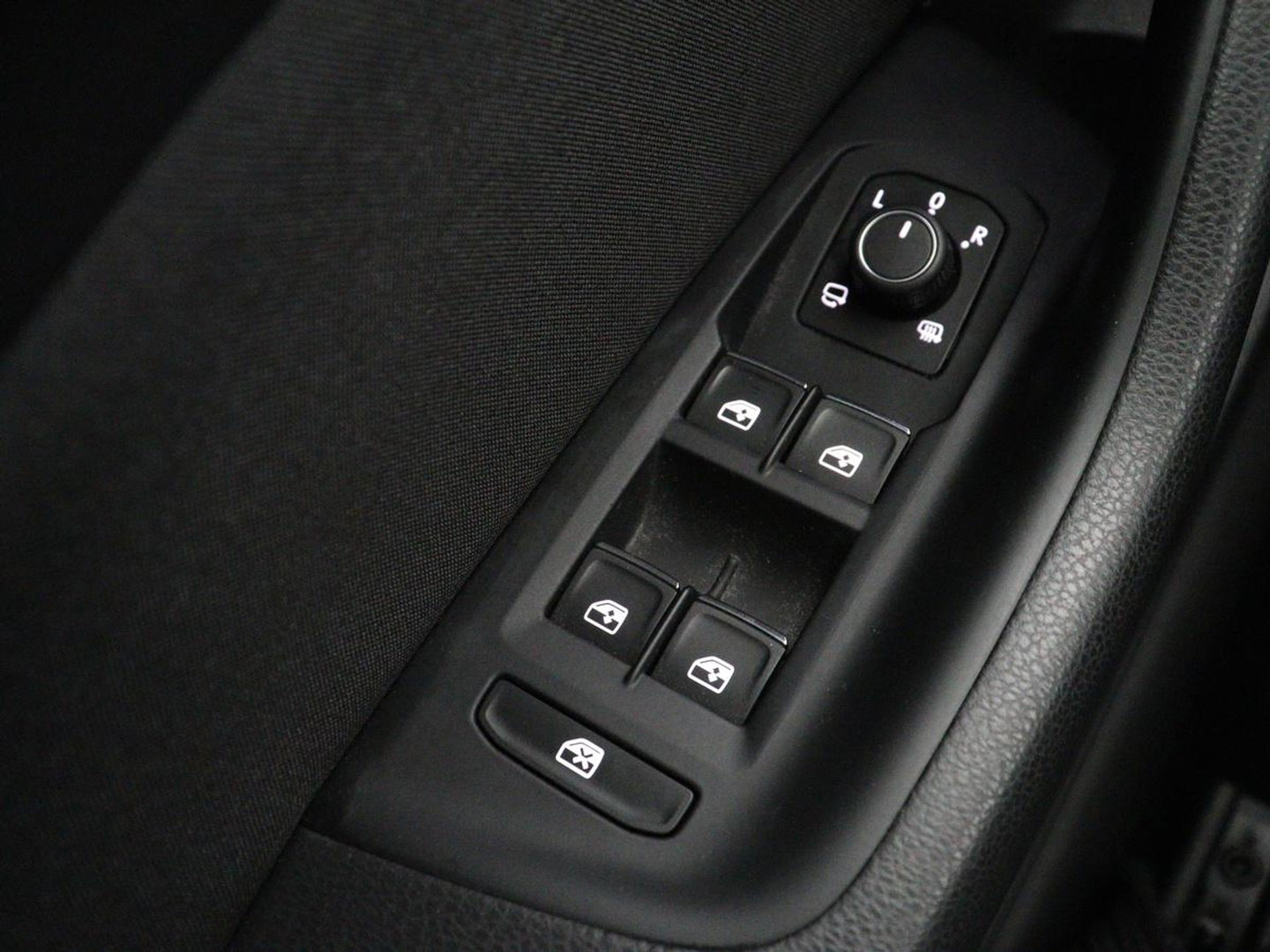 Volkswagen Passat 1.4 TSI PHEV GTE | Stoelverwarming | Virtual Cockpit | Camera | Adaptive cruise | Carplay | Massage | Matrix LED | Navigatie | Side Assist | Achterbankverwarming | Plug In