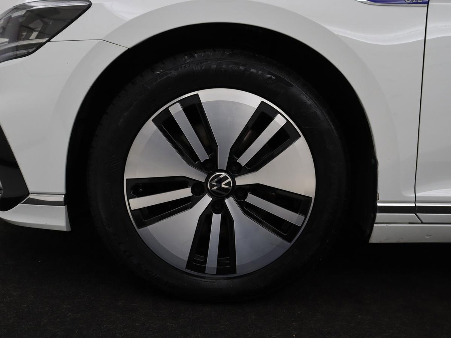 Volkswagen Passat 1.4 TSI PHEV GTE | Stoelverwarming | Virtual Cockpit | Camera | Adaptive cruise | Carplay | Massage | Matrix LED | Navigatie | Side Assist | Achterbankverwarming | Plug In