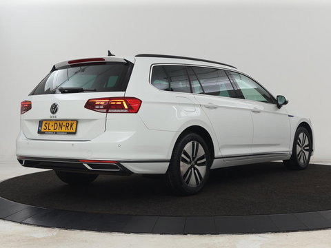 Volkswagen Passat 1.4 TSI PHEV GTE | Stoelverwarming | Virtual Cockpit | Camera | Adaptive cruise | Carplay | Massage | Matrix LED | Navigatie | Side Assist | Achterbankverwarming | Plug In