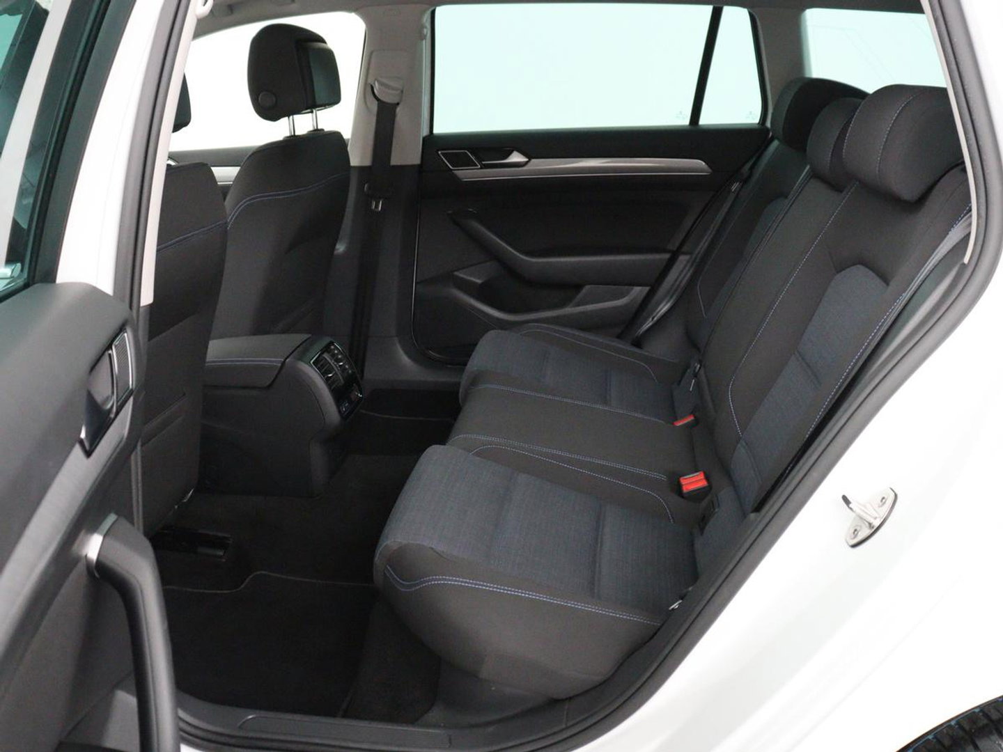 Volkswagen Passat 1.4 TSI PHEV GTE | Stoelverwarming | Virtual Cockpit | Camera | Adaptive cruise | Carplay | Massage | Matrix LED | Navigatie | Side Assist | Achterbankverwarming | Plug In