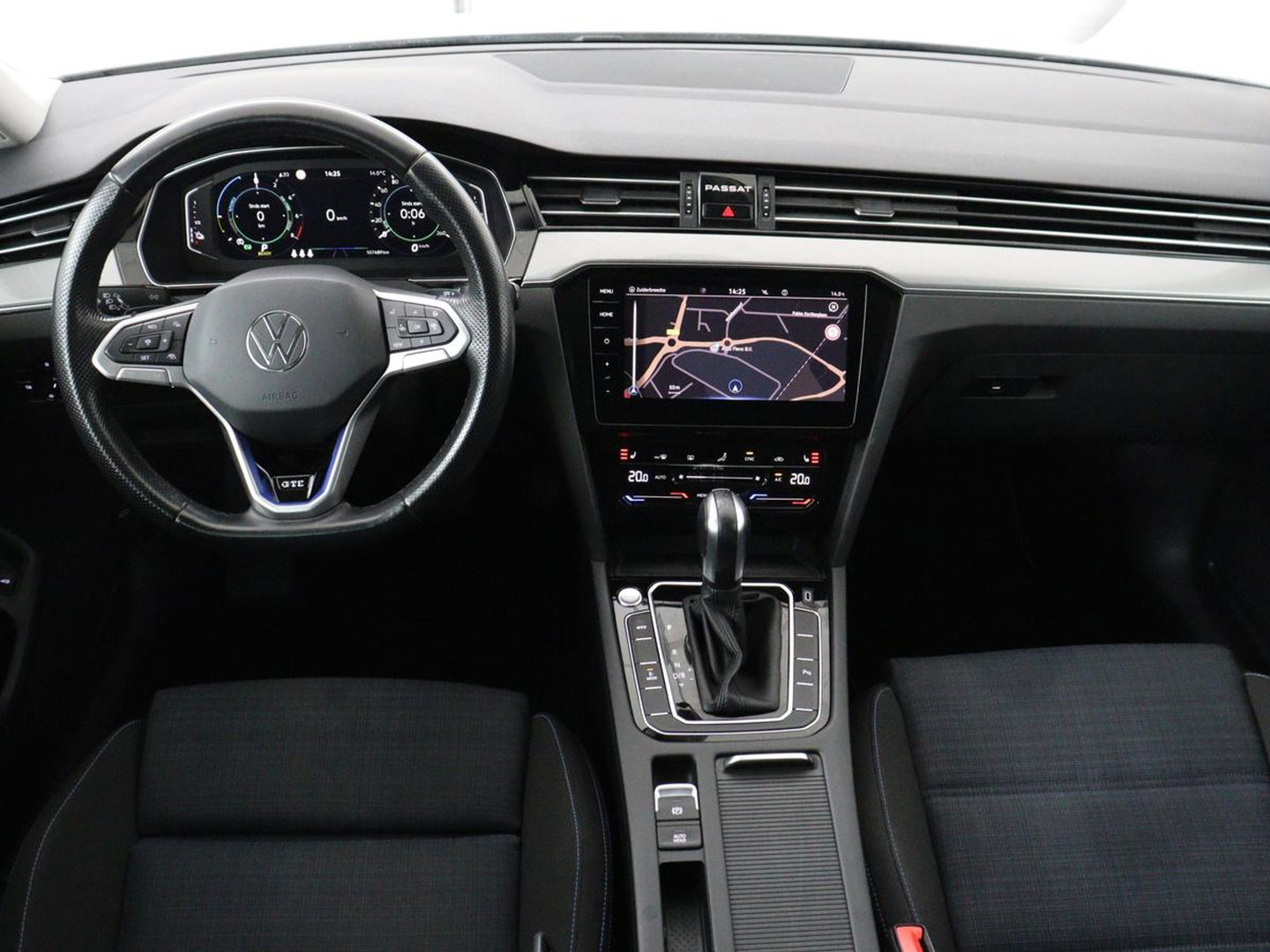 Volkswagen Passat 1.4 TSI PHEV GTE | Stoelverwarming | Virtual Cockpit | Camera | Adaptive cruise | Carplay | Massage | Matrix LED | Navigatie | Side Assist | Achterbankverwarming | Plug In