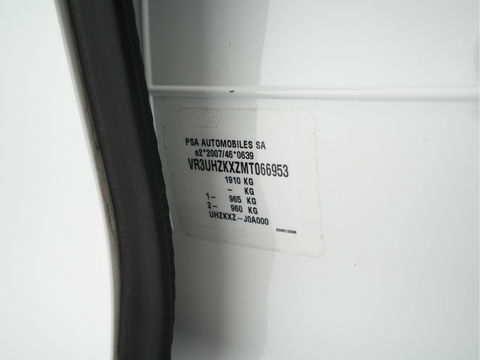 Peugeot e-208 EV GT Pack 50 kWh (3-Fase-11kW) {SOH-86%} (INCL-BTW) *HEATPUMP | PANO | FULL-LED | DIGI-COCKPIT | BLINDSPOT | CAMERA | LEATHER-ALCANTARA | AMBIENTLIGHT | NAVI-FULLMAP | LANE-ASSIST | KEYLESS | DAB | CCS-FASTLOADER | HEATED-SPORTSEATS