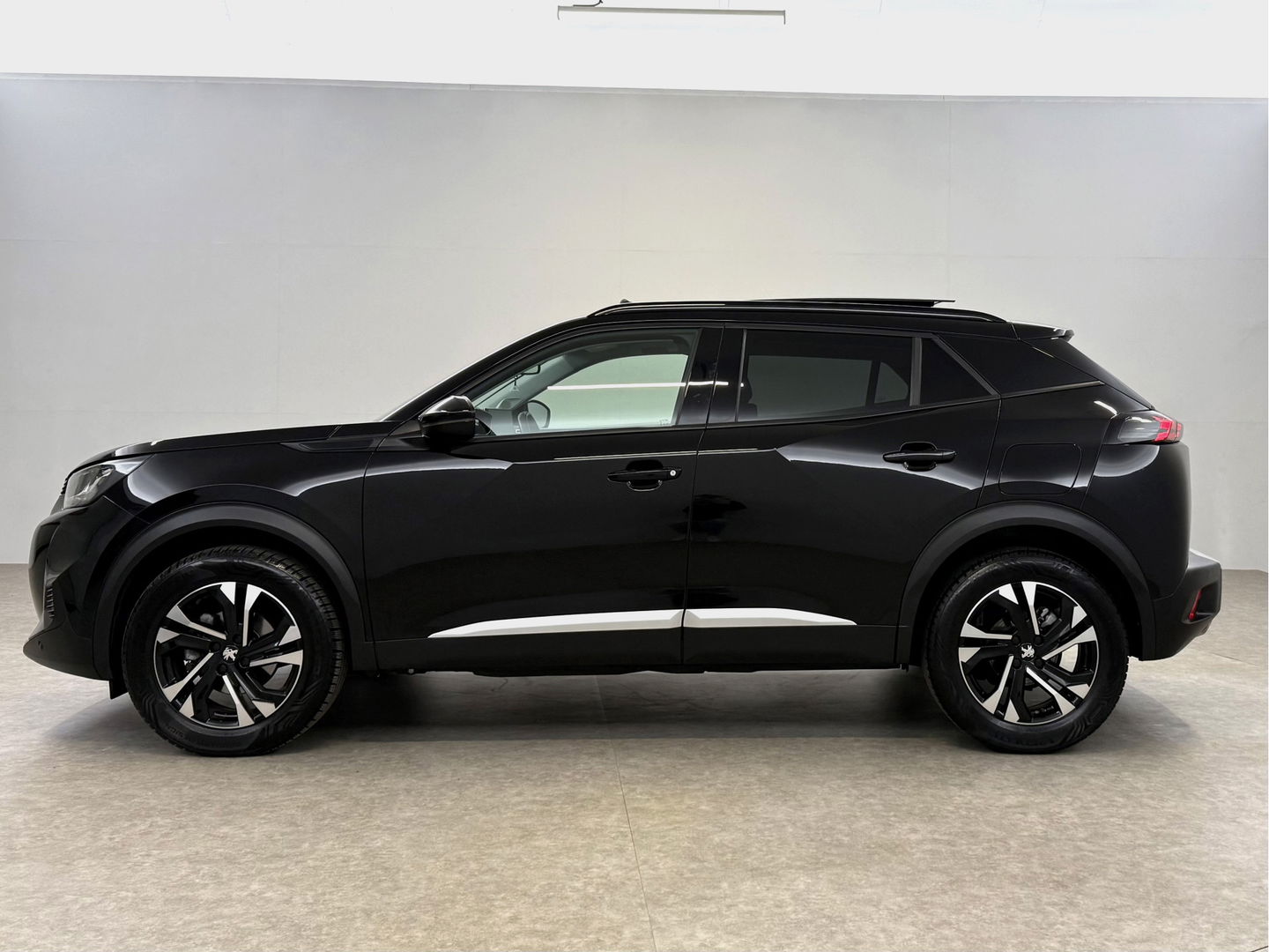 Peugeot 2008 1.2 PureTech 130pk Allure | Pano | Camera | Virtual | Trekh. | Carplay | Cruise | Navi | NAP