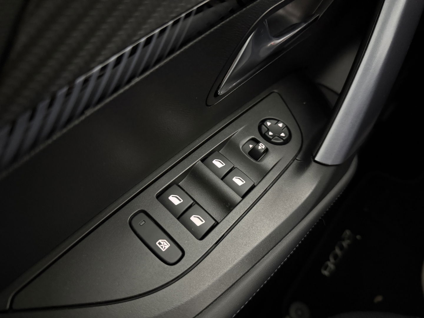 Peugeot 2008 1.2 PureTech 130pk Allure | Pano | Camera | Virtual | Trekh. | Carplay | Cruise | Navi | NAP