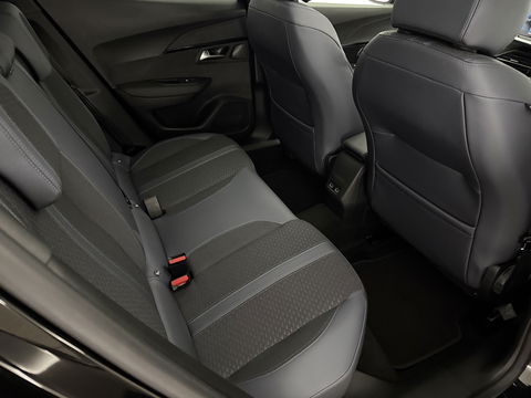 Peugeot 2008 1.2 PureTech 130pk Allure | Pano | Camera | Virtual | Trekh. | Carplay | Cruise | Navi | NAP