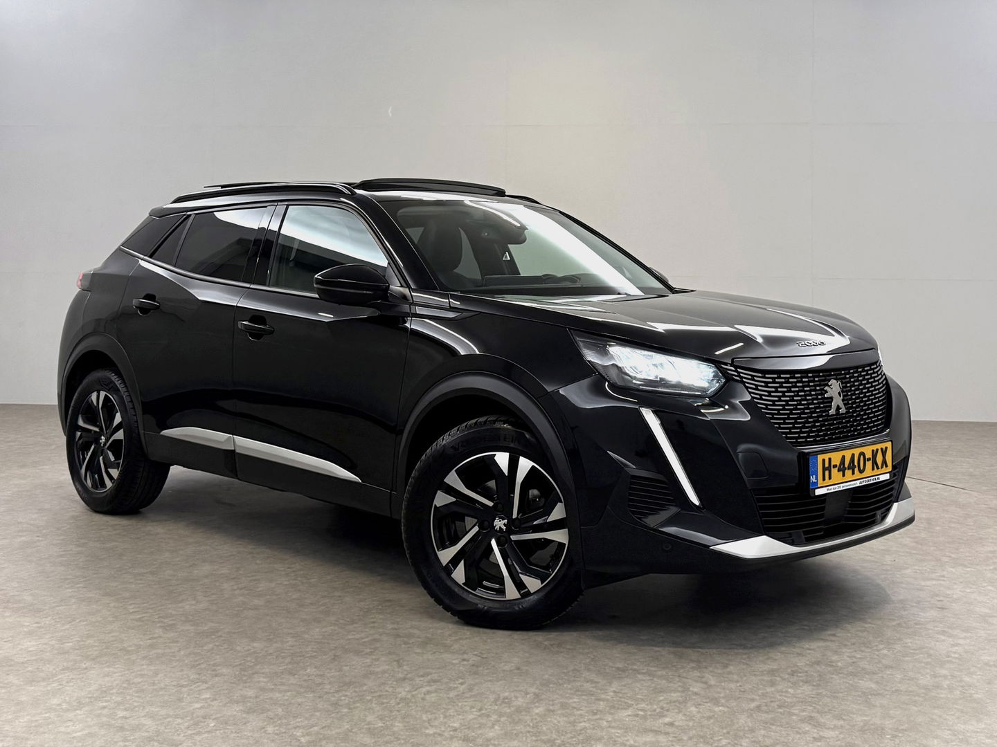 Peugeot 2008 1.2 PureTech 130pk Allure | Pano | Camera | Virtual | Trekh. | Carplay | Cruise | Navi | NAP