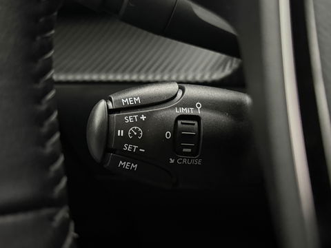 Peugeot 2008 1.2 PureTech 130pk Allure | Pano | Camera | Virtual | Trekh. | Carplay | Cruise | Navi | NAP