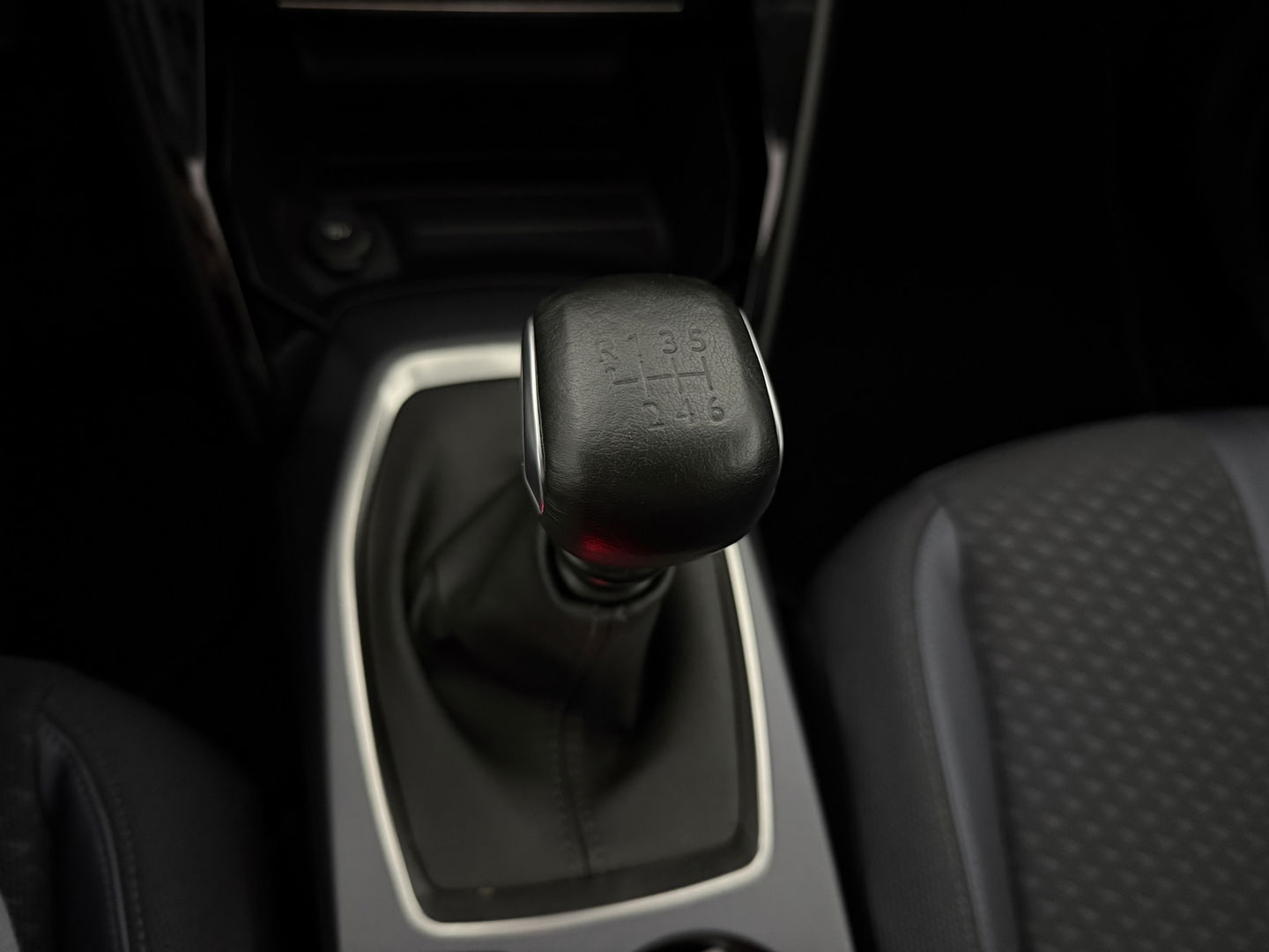 Peugeot 2008 1.2 PureTech 130pk Allure | Pano | Camera | Virtual | Trekh. | Carplay | Cruise | Navi | NAP