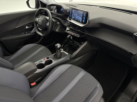 Peugeot 2008 1.2 PureTech 130pk Allure | Pano | Camera | Virtual | Trekh. | Carplay | Cruise | Navi | NAP