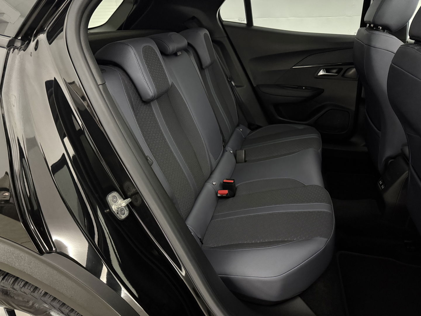 Peugeot 2008 1.2 PureTech 130pk Allure | Pano | Camera | Virtual | Trekh. | Carplay | Cruise | Navi | NAP