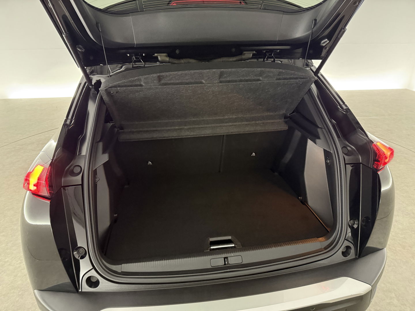 Peugeot 2008 1.2 PureTech 130pk Allure | Pano | Camera | Virtual | Trekh. | Carplay | Cruise | Navi | NAP