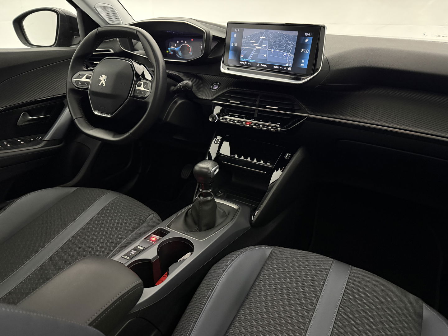 Peugeot 2008 1.2 PureTech 130pk Allure | Pano | Camera | Virtual | Trekh. | Carplay | Cruise | Navi | NAP