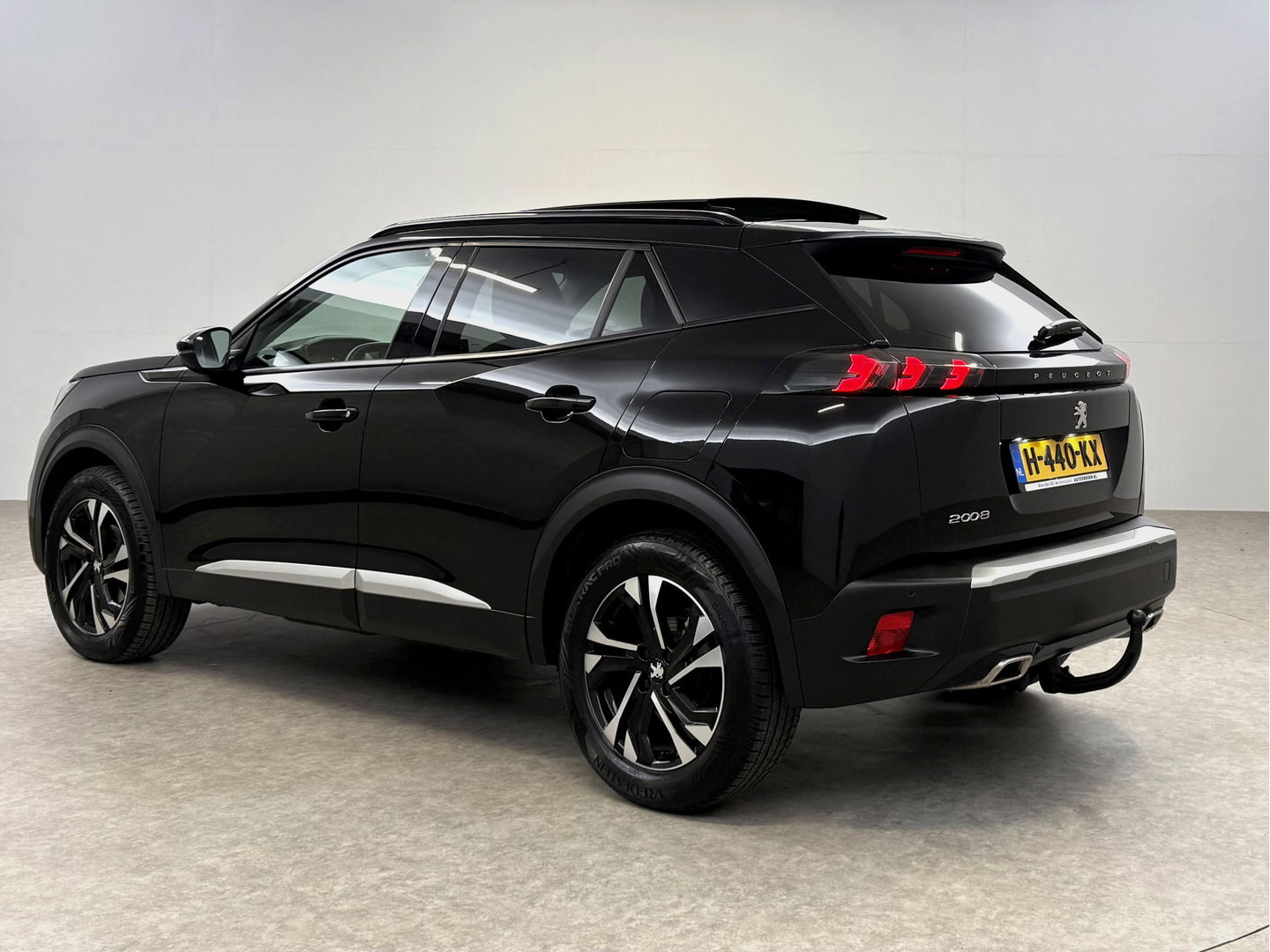 Peugeot 2008 1.2 PureTech 130pk Allure | Pano | Camera | Virtual | Trekh. | Carplay | Cruise | Navi | NAP