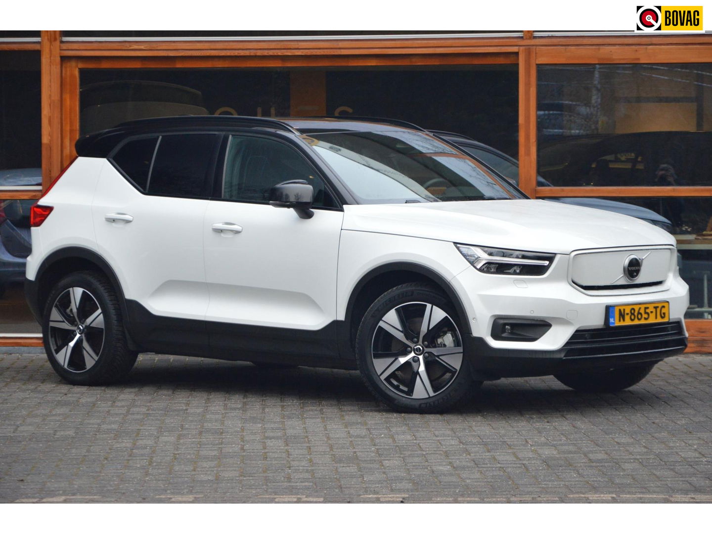 Volvo XC40 Recharge Pro | Panoramadak | Stoel + Stuur Verwarmd | Harman/Kardon | 360° Camera | BLIS | Memory |