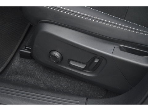 Volvo XC40 Recharge Pro | Panoramadak | Stoel + Stuur Verwarmd | Harman/Kardon | 360° Camera | BLIS | Memory |
