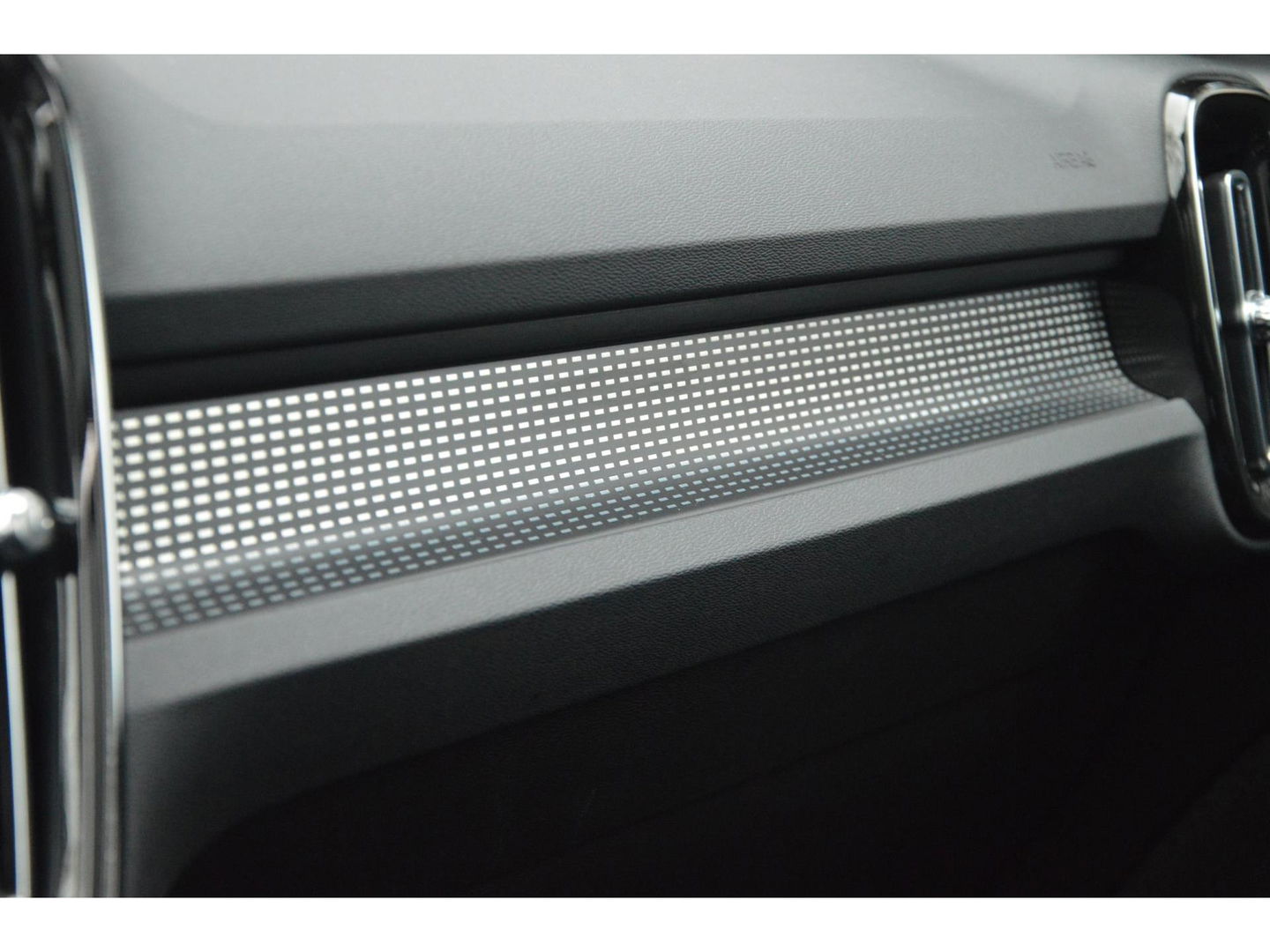 Volvo XC40 Recharge Pro | Panoramadak | Stoel + Stuur Verwarmd | Harman/Kardon | 360° Camera | BLIS | Memory |