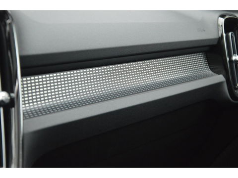 Volvo XC40 Recharge Pro | Panoramadak | Stoel + Stuur Verwarmd | Harman/Kardon | 360° Camera | BLIS | Memory |