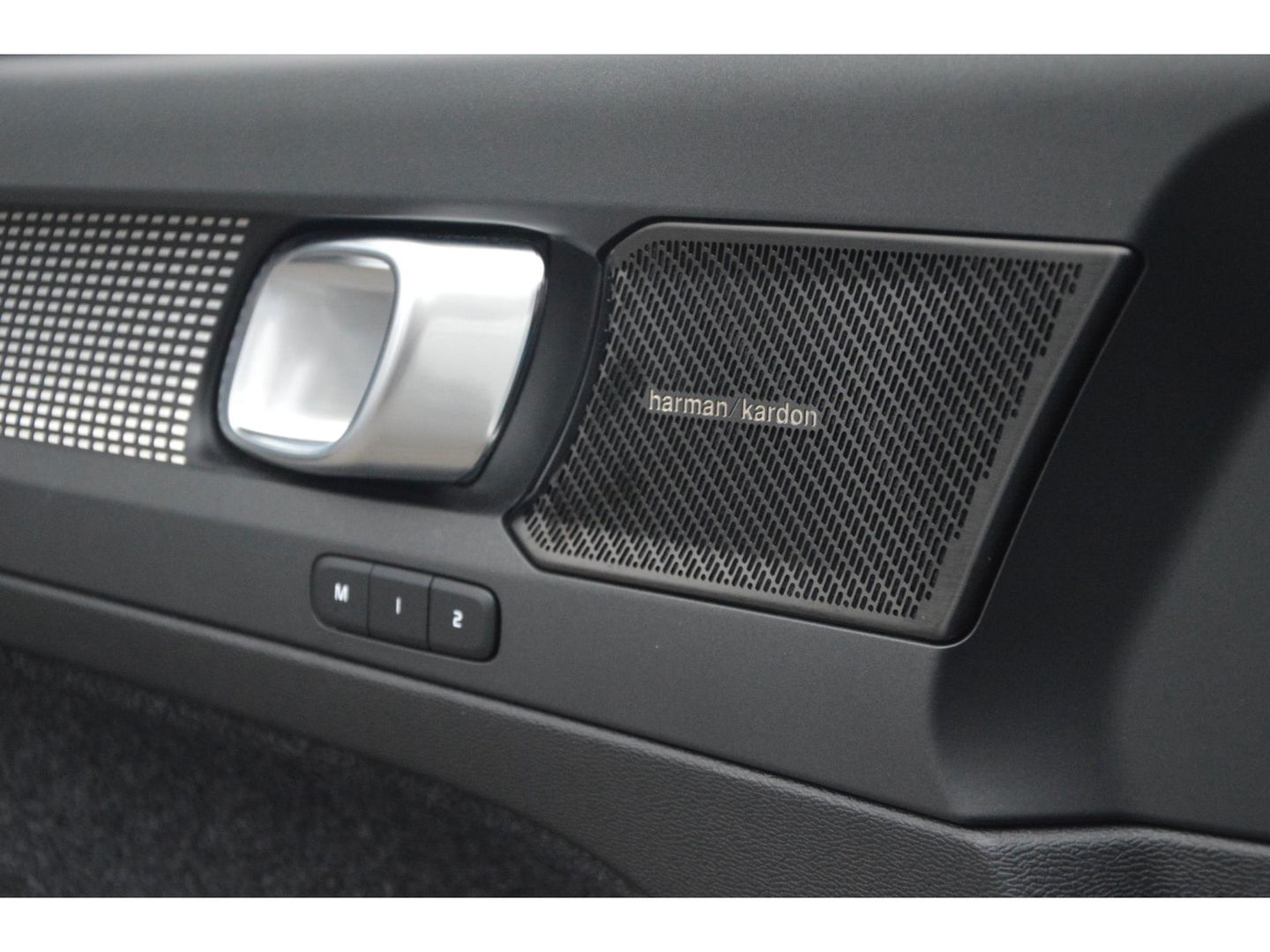 Volvo XC40 Recharge Pro | Panoramadak | Stoel + Stuur Verwarmd | Harman/Kardon | 360° Camera | BLIS | Memory |