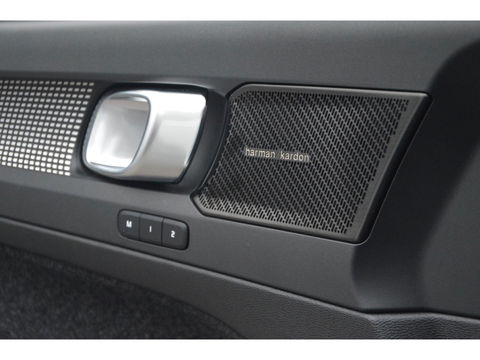 Volvo XC40 Recharge Pro | Panoramadak | Stoel + Stuur Verwarmd | Harman/Kardon | 360° Camera | BLIS | Memory |