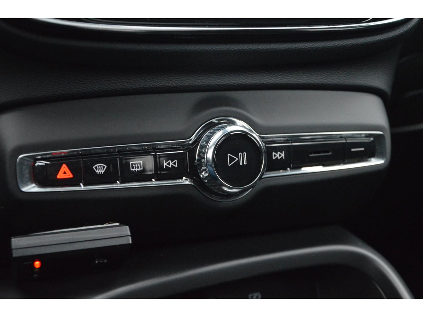 Volvo XC40 Recharge Pro | Panoramadak | Stoel + Stuur Verwarmd | Harman/Kardon | 360° Camera | BLIS | Memory |