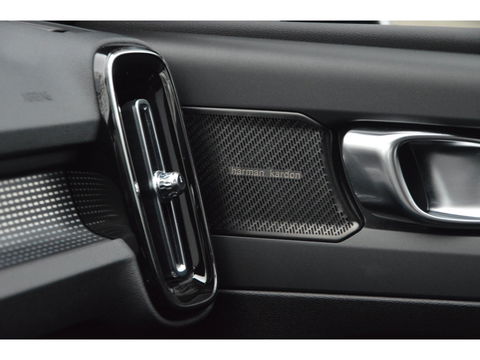 Volvo XC40 Recharge Pro | Panoramadak | Stoel + Stuur Verwarmd | Harman/Kardon | 360° Camera | BLIS | Memory |